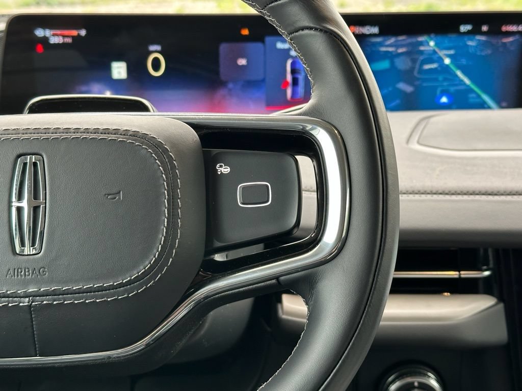 New 2025 Lincoln Navigator Reserve AWD/4WD image 10
