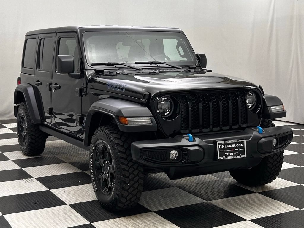 Used 2023 Jeep Wrangler Unlimited w/ Cold Weather Group AWD/4WD image 2