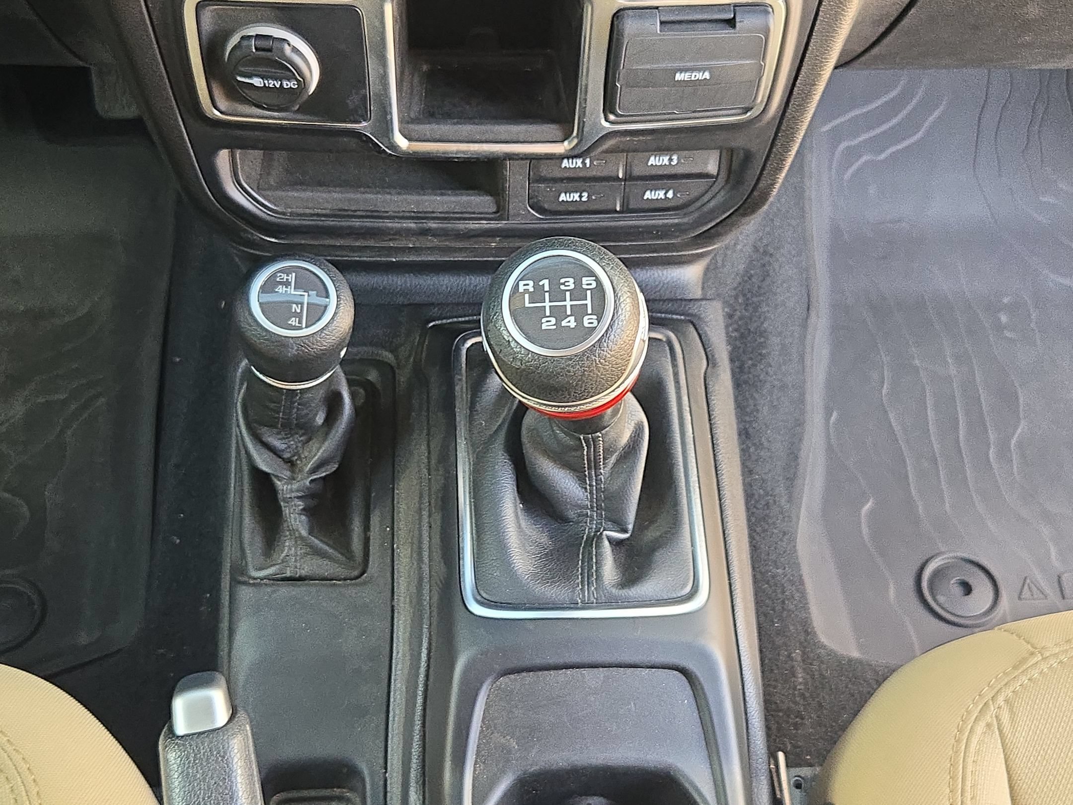 Used 2022 Jeep Wrangler Sport AWD/4WD image 18