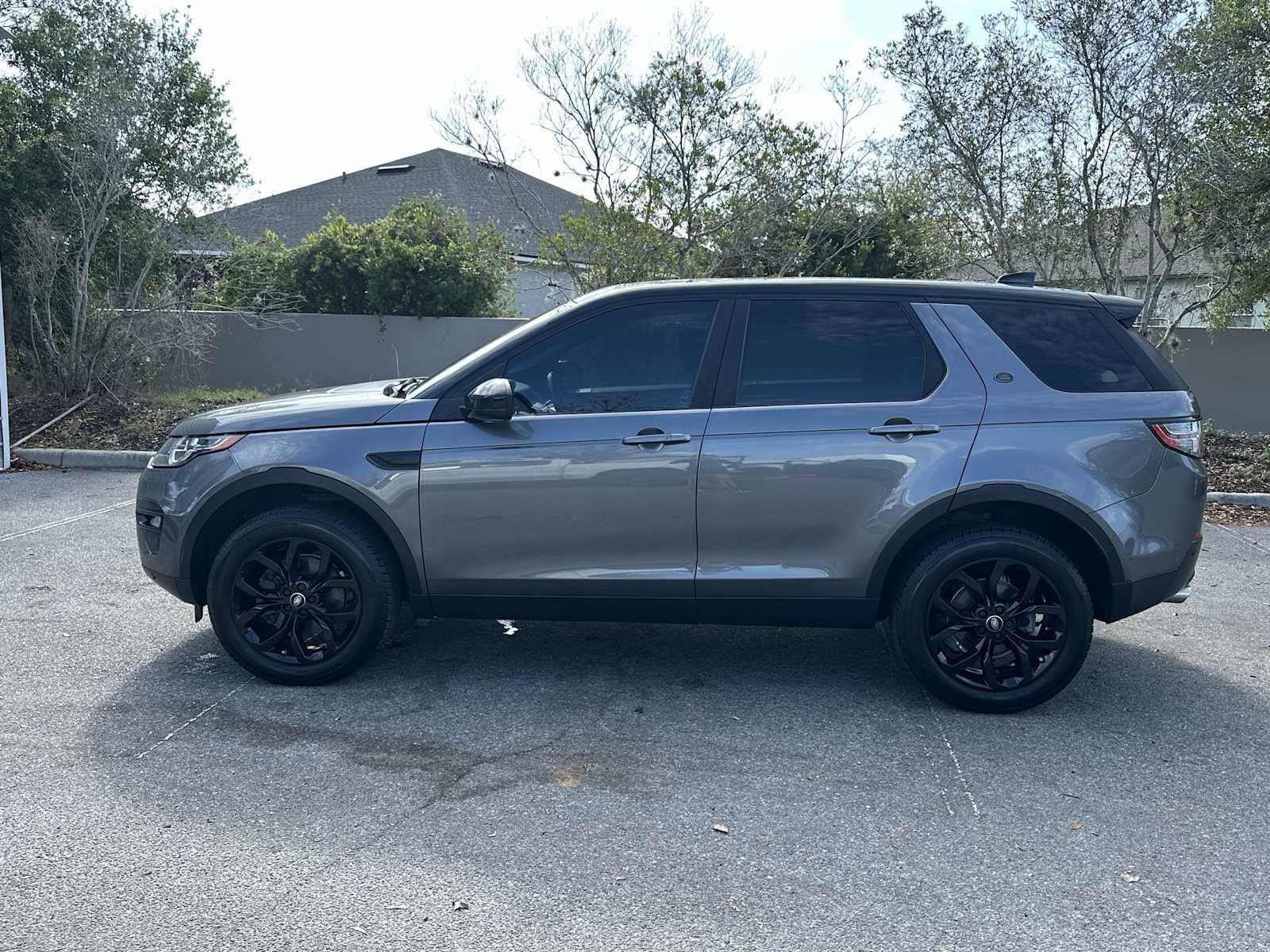 Used 2019 Land Rover Discovery Sport HSE image 3