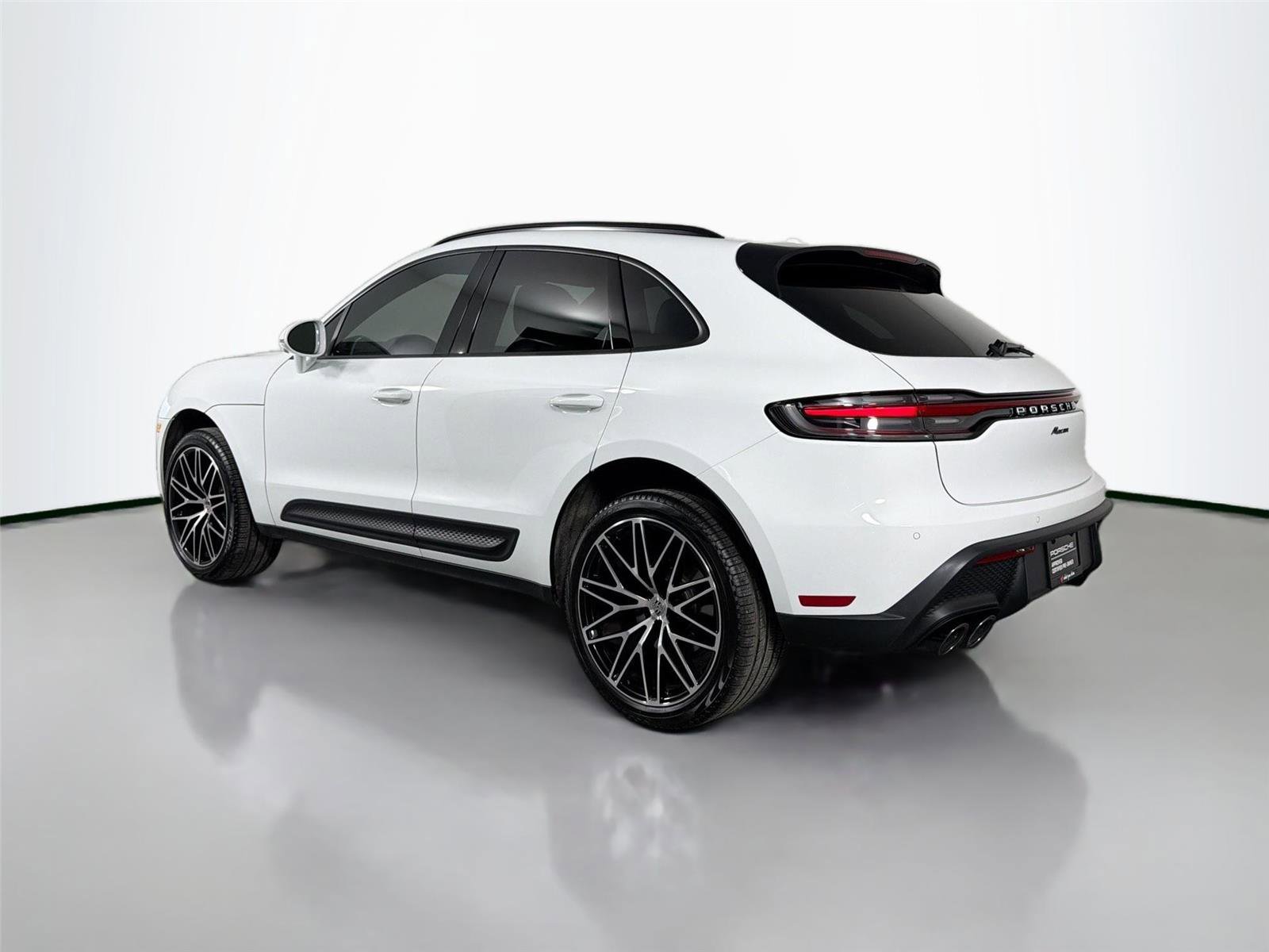 Certified 2026 Porsche Macan Turbo AWD/4WD image 3