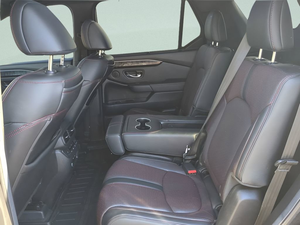Used 2025 Honda Pilot Black Edition image 13