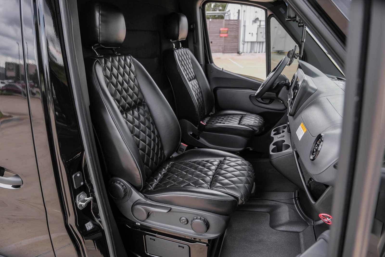 Used 2024 Mercedes-Benz Sprinter 3500 image 39