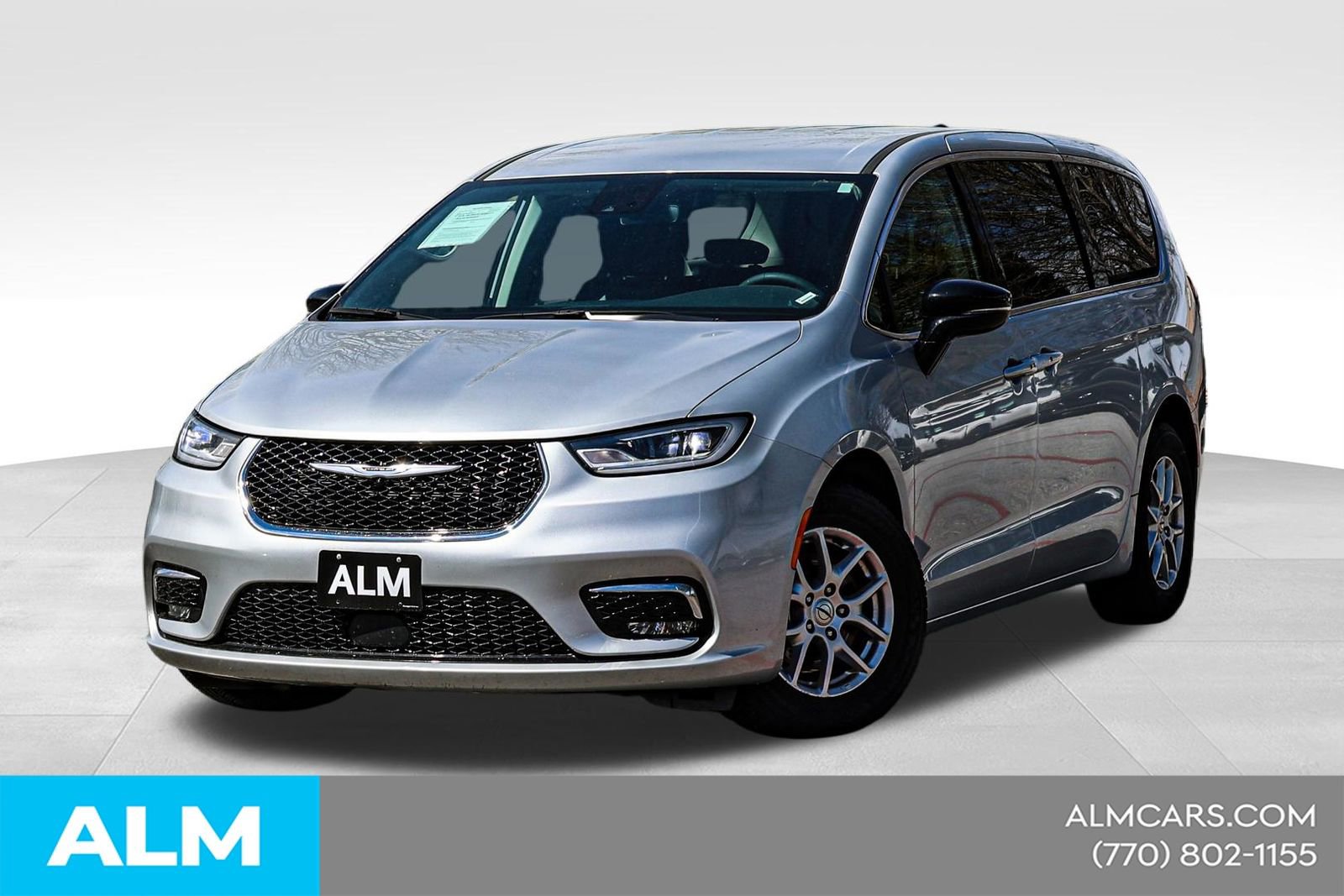 Used 2024 Chrysler Pacifica Touring-L FWD image 1