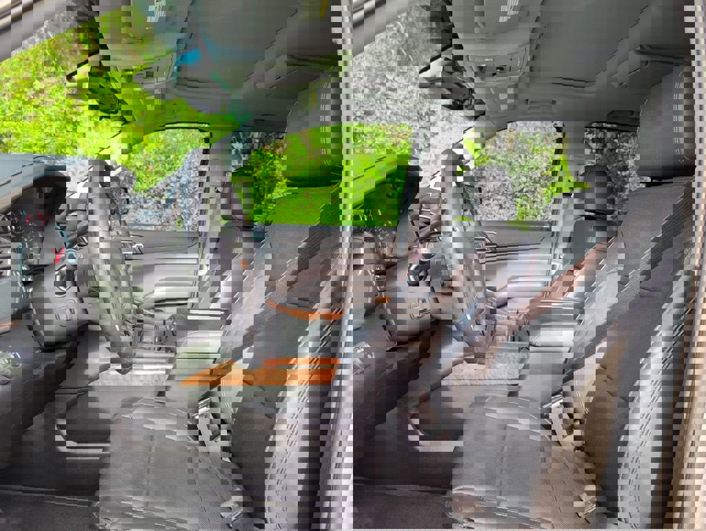 Used 2019 Chevrolet Suburban Premier RWD image 13