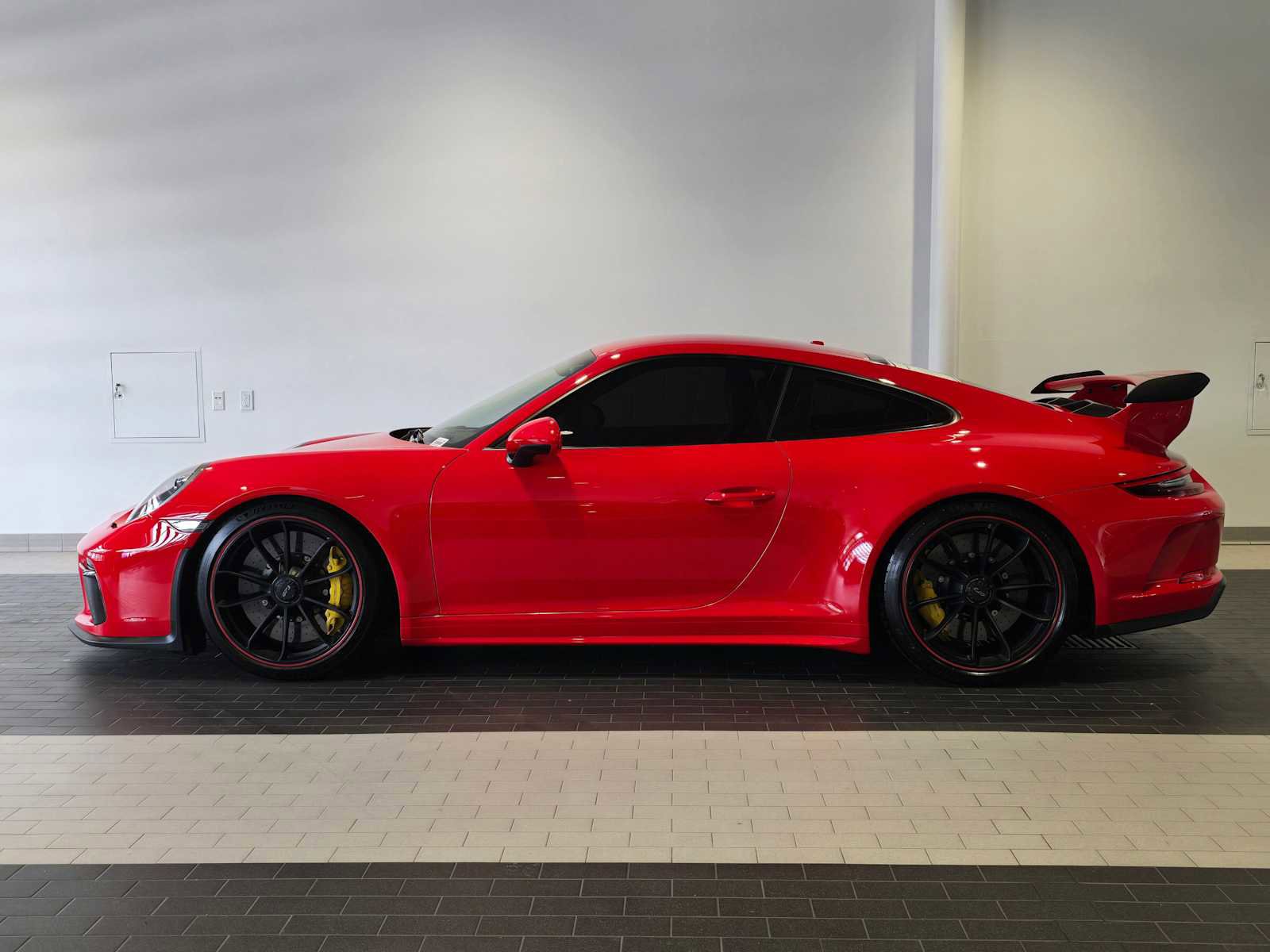 Used 2018 Porsche 911 GT3 image 2
