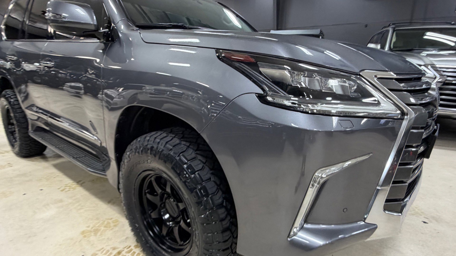 Used 2016 Lexus LX 570 4WD image 19