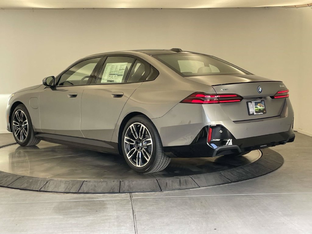 New 2027 BMW 550e xDrive w/ Executive Package AWD/4WD image 3