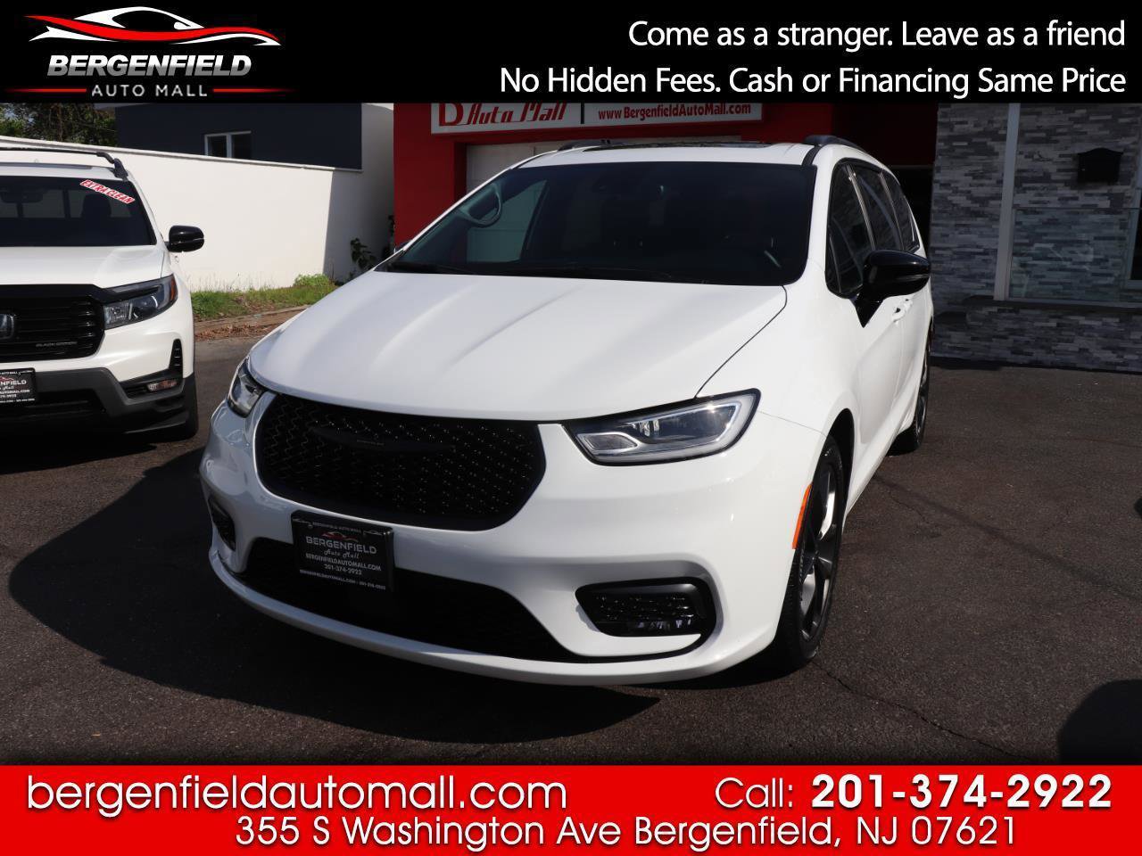 Used 2025 Chrysler Pacifica Limited FWD image 1