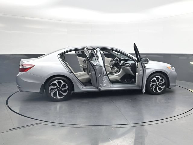 Used 2017 Honda Accord EX image 39