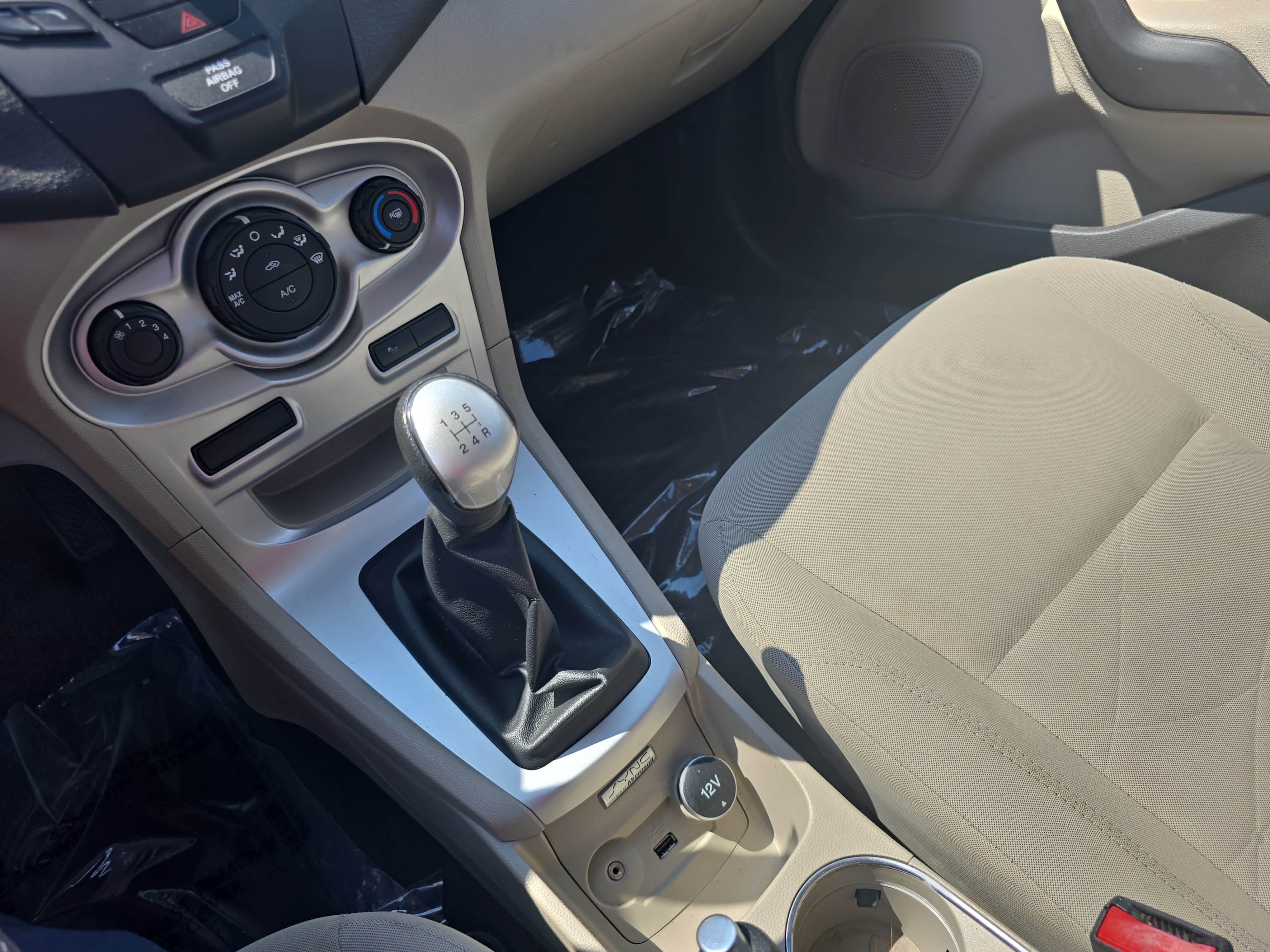 Used 2014 Ford Fiesta SE FWD image 22