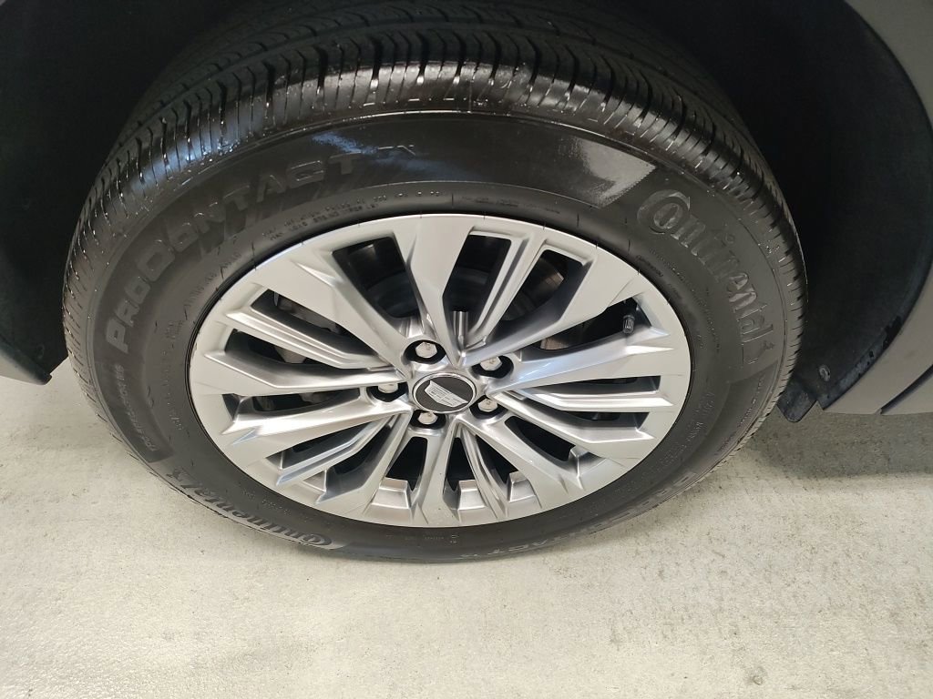 Used 2024 Cadillac XT4 Premium Luxury image 3