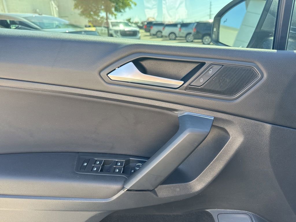 Used 2019 Volkswagen Tiguan SEL FWD image 11