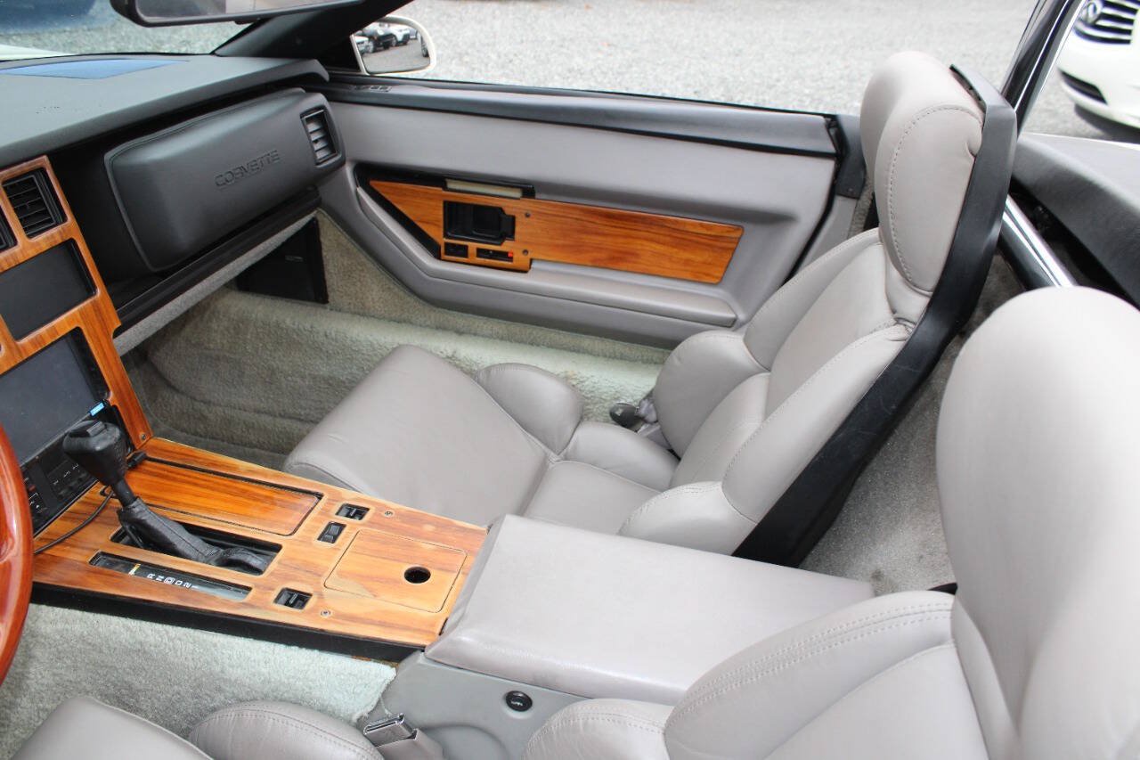 Used 1989 Chevrolet Corvette Convertible RWD image 22