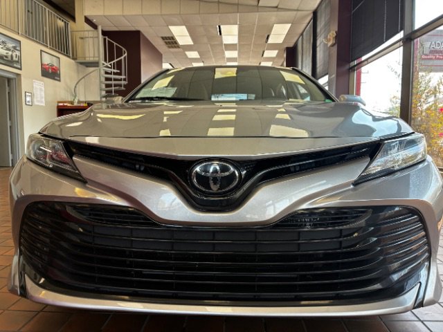 Used 2019 Toyota Camry LE FWD image 4