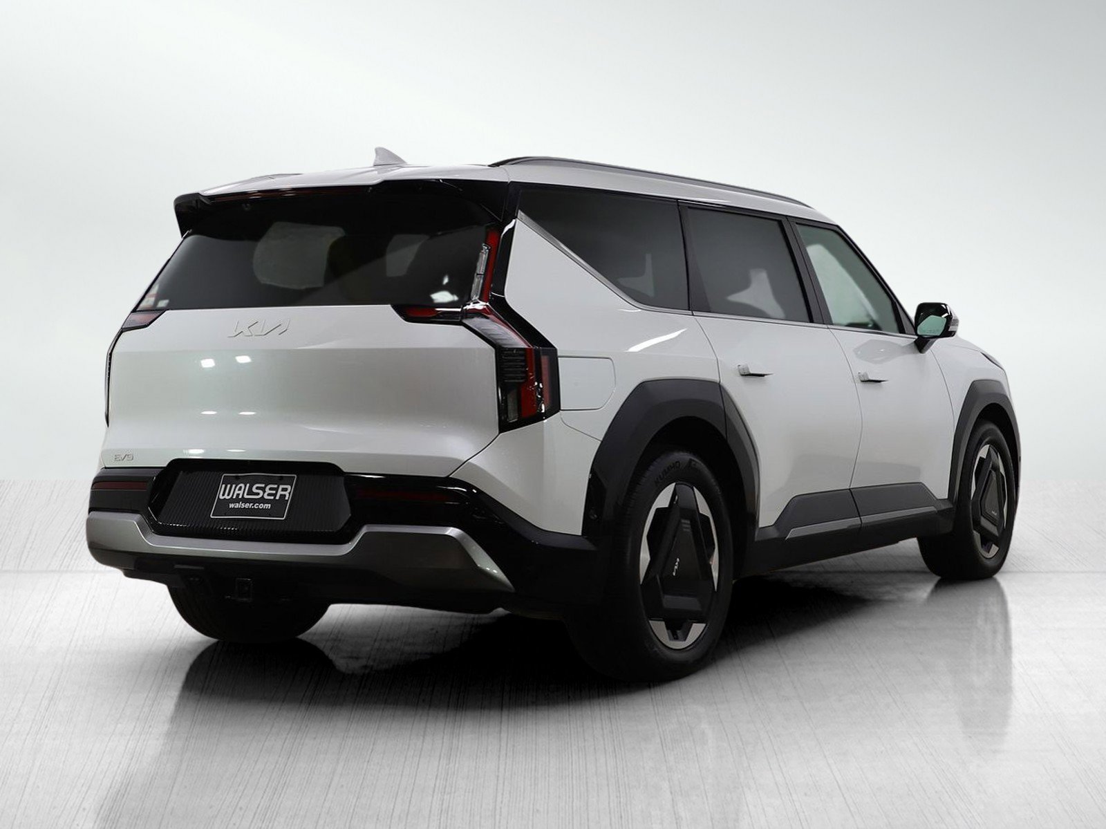 Used 2024 Kia EV9 Land image 5