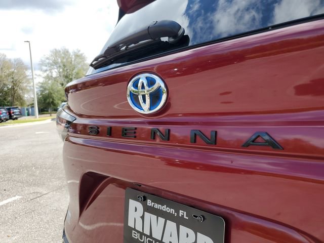 Used 2022 Toyota Sienna XSE image 6