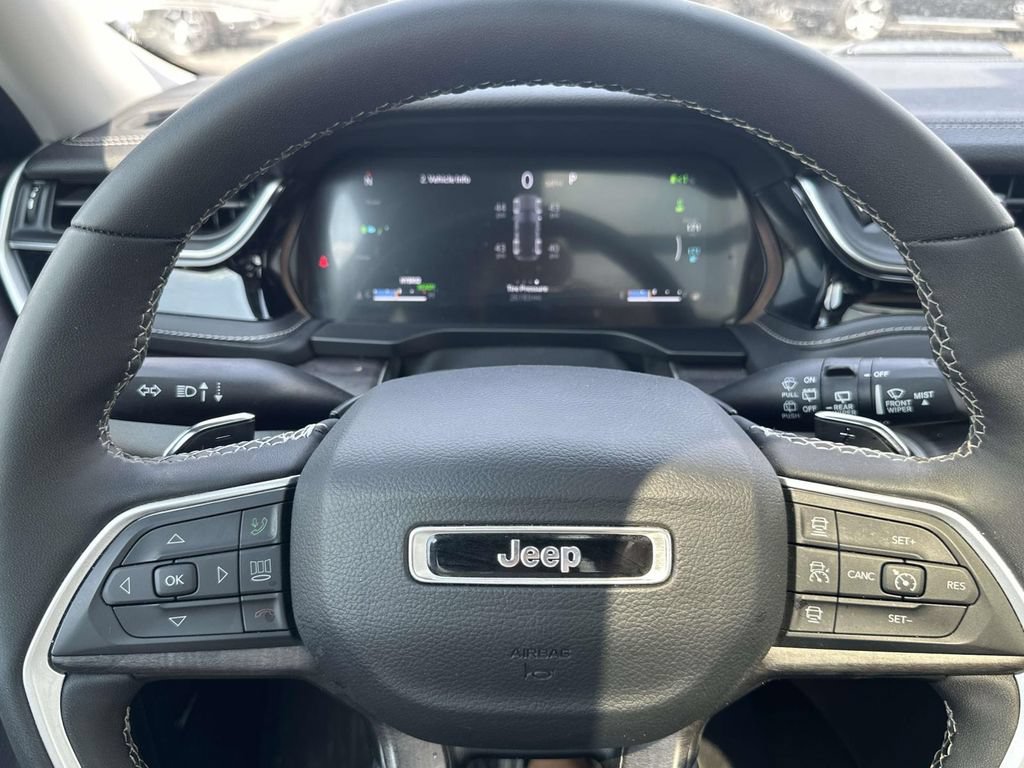 Used 2023 Jeep Grand Cherokee 4WD 4xe image 21