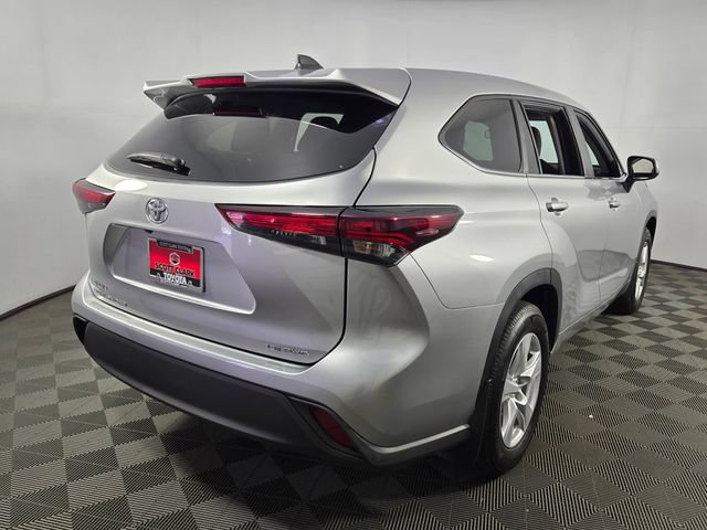 Used 2024 Toyota Highlander LE AWD/4WD image 8