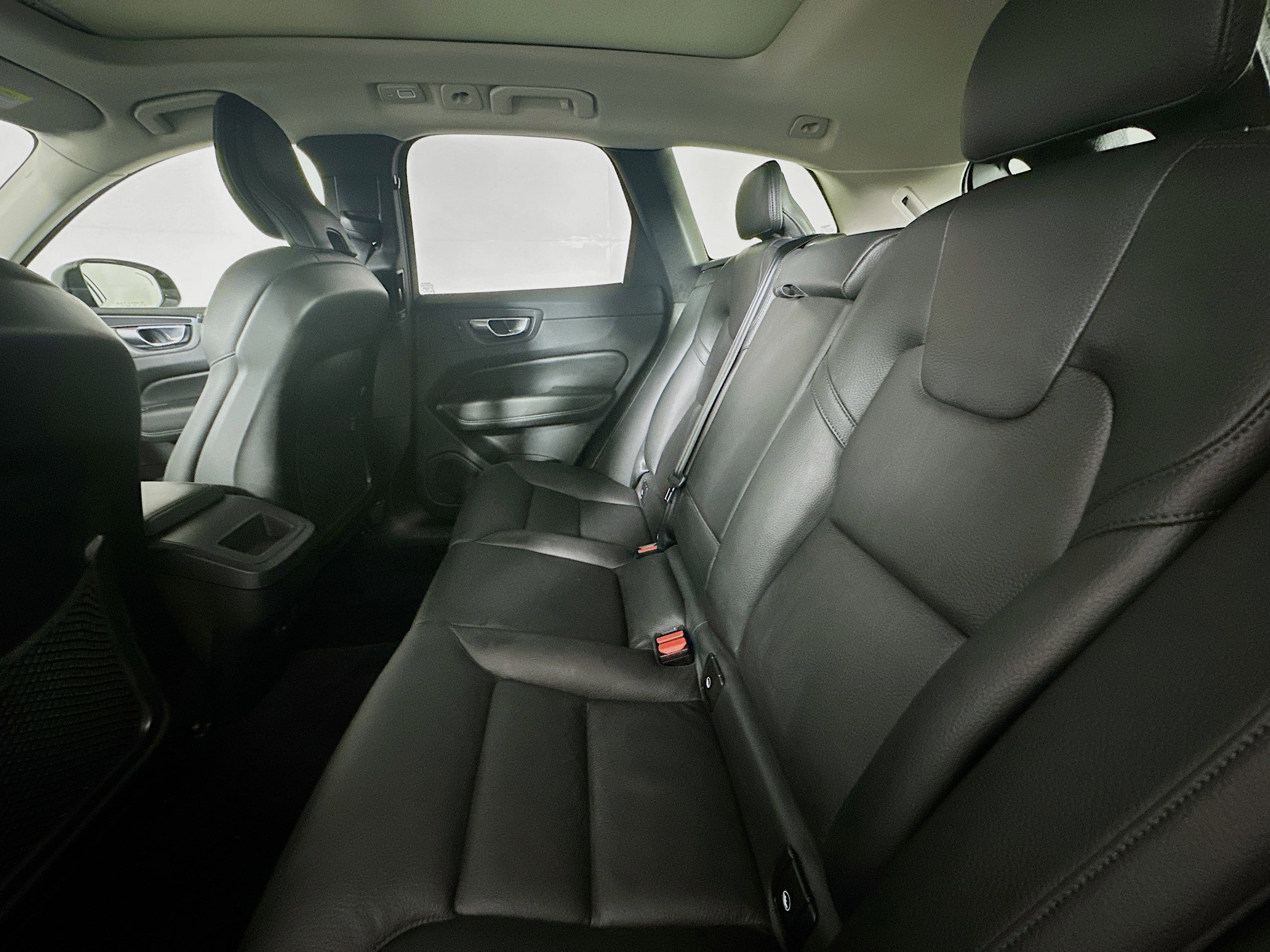 Used 2025 Volvo XC60 B5 Plus image 28