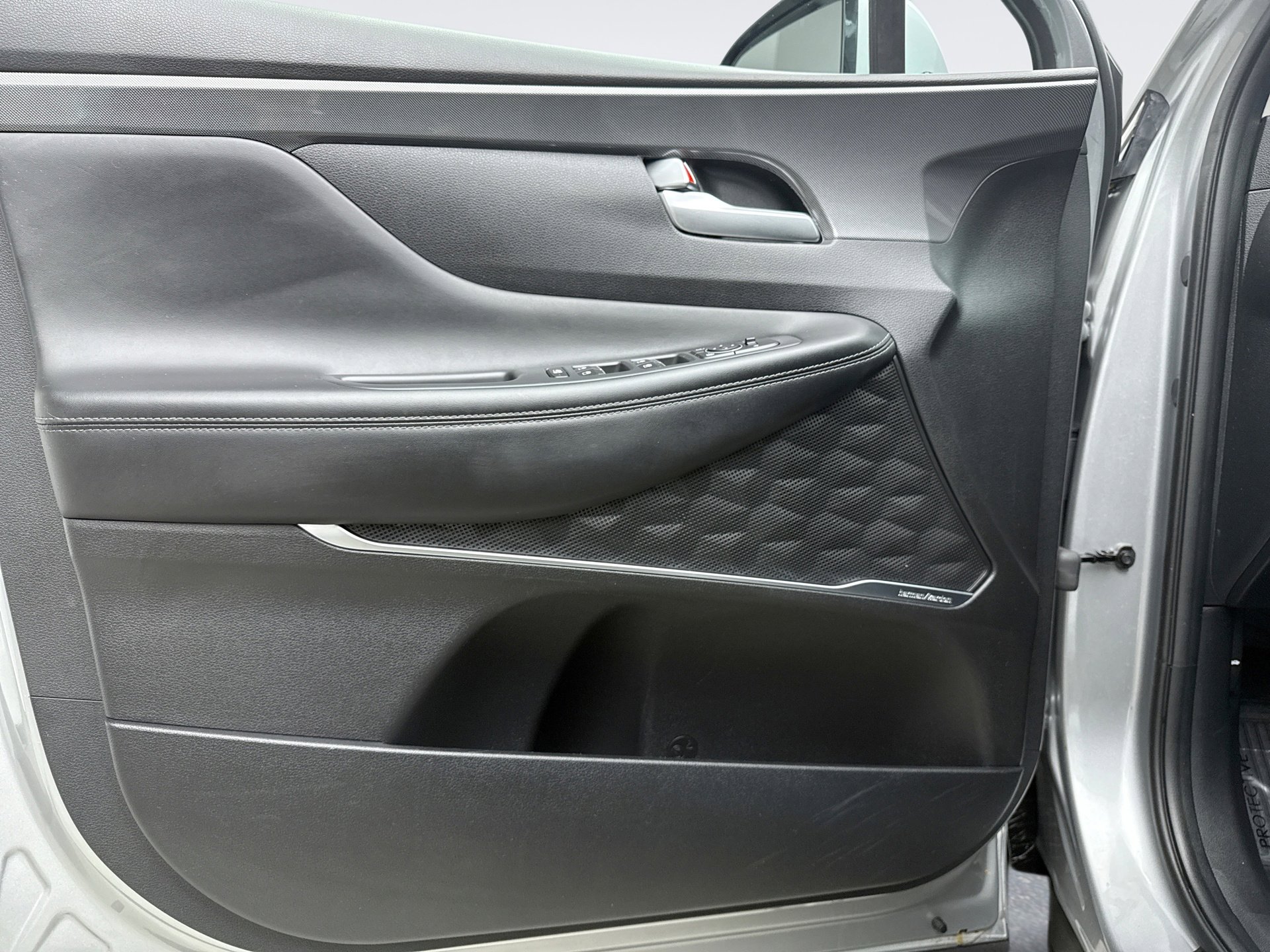 Used 2023 Hyundai Santa Fe SEL w/ Premium Package image 9