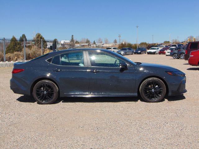 Used 2025 Toyota Camry SE image 3