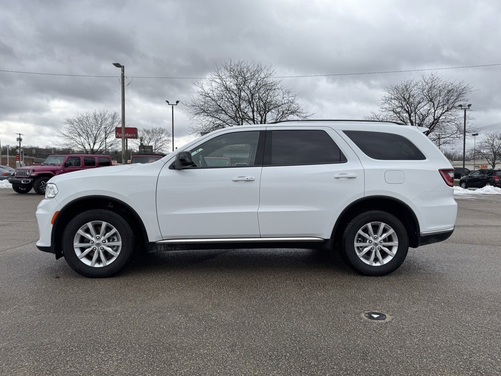 Used 2024 Dodge Durango SXT w/ 3rd Row Seating Group image 2