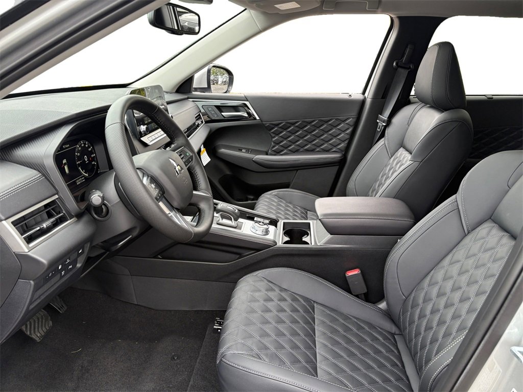 New 2025 Mitsubishi Outlander SEL image 3