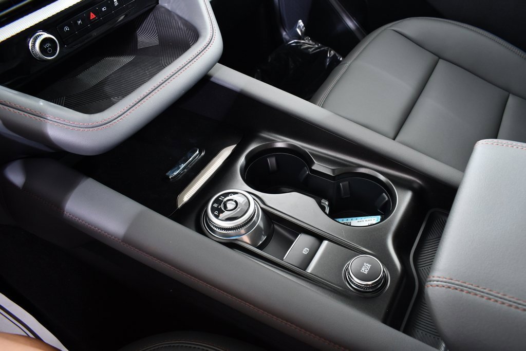 New 2025 Ford Explorer Active w/ Active Comfort Package image 31