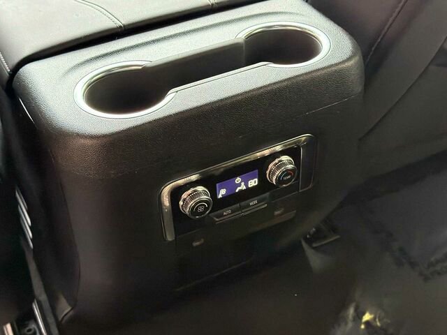 Used 2022 GMC Yukon XL SLE image 16