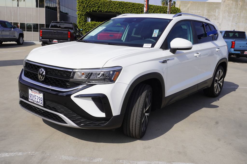 Used 2023 Volkswagen Taos SE image 4