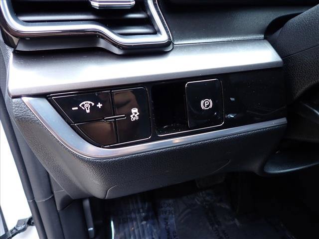Used 2025 Kia Sportage EX AWD/4WD image 15