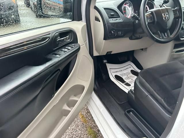 Used 2019 Dodge Grand Caravan SE w/ UConnect Hands-Free Group image 9