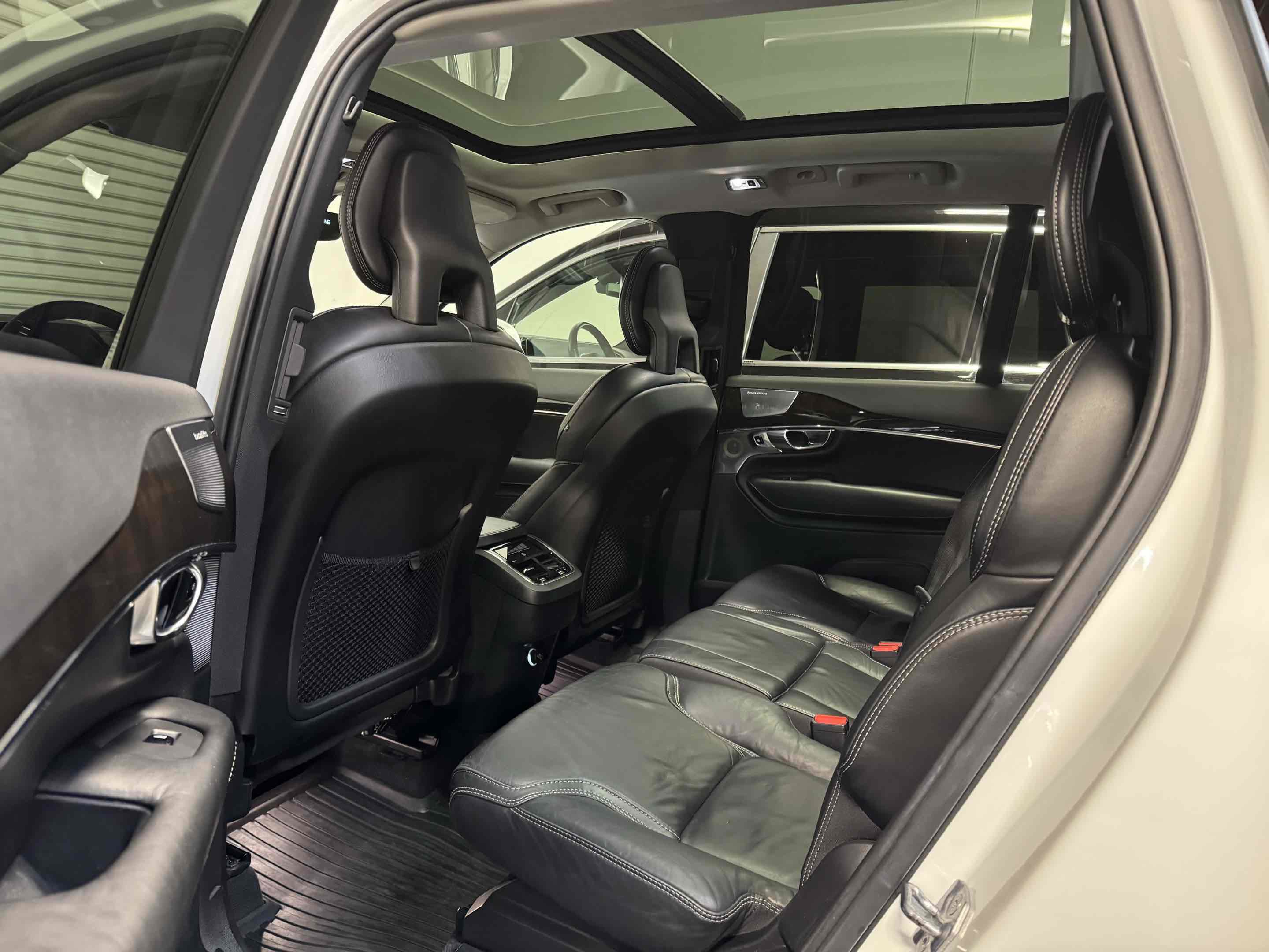 Used 2018 Volvo XC90 T6 Momentum w/ Convenience Package image 6