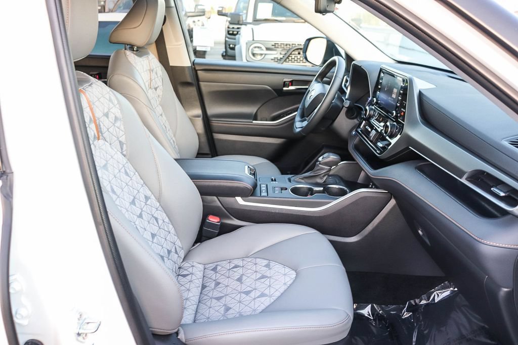 Used 2022 Toyota Highlander Bronze Edition AWD/4WD image 20