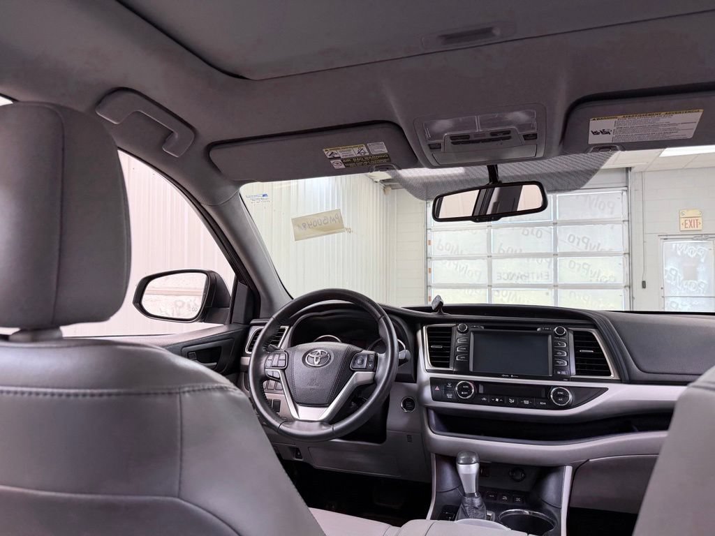 Used 2015 Toyota Highlander XLE AWD/4WD image 30