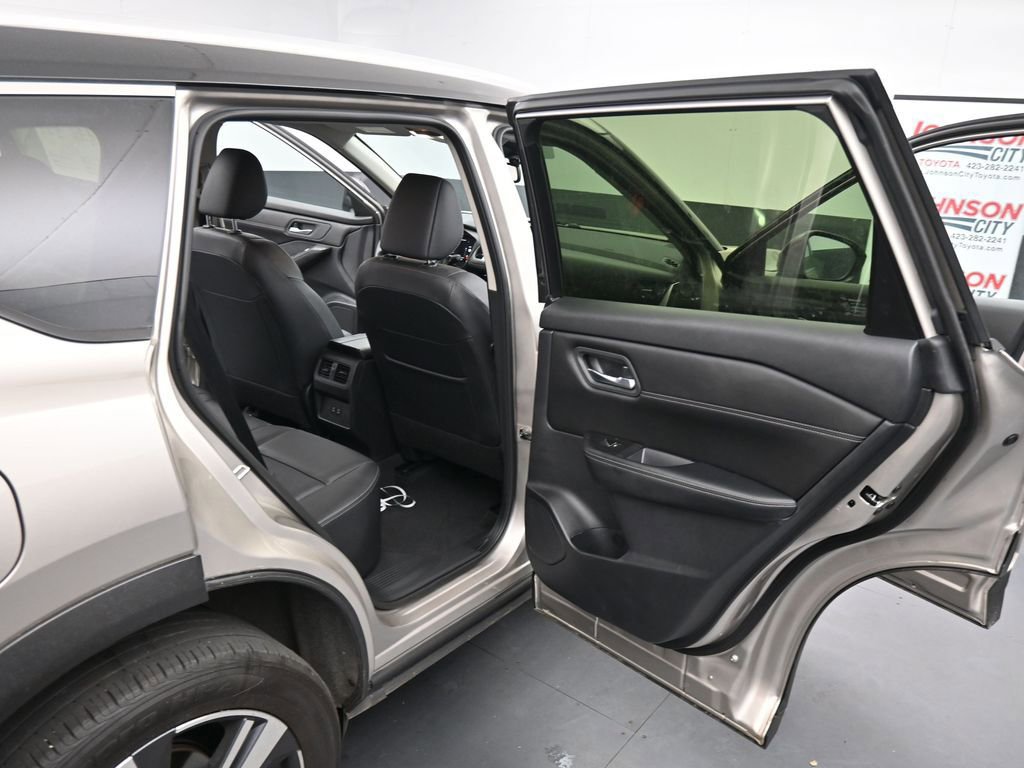Used 2024 Nissan Rogue SL image 23