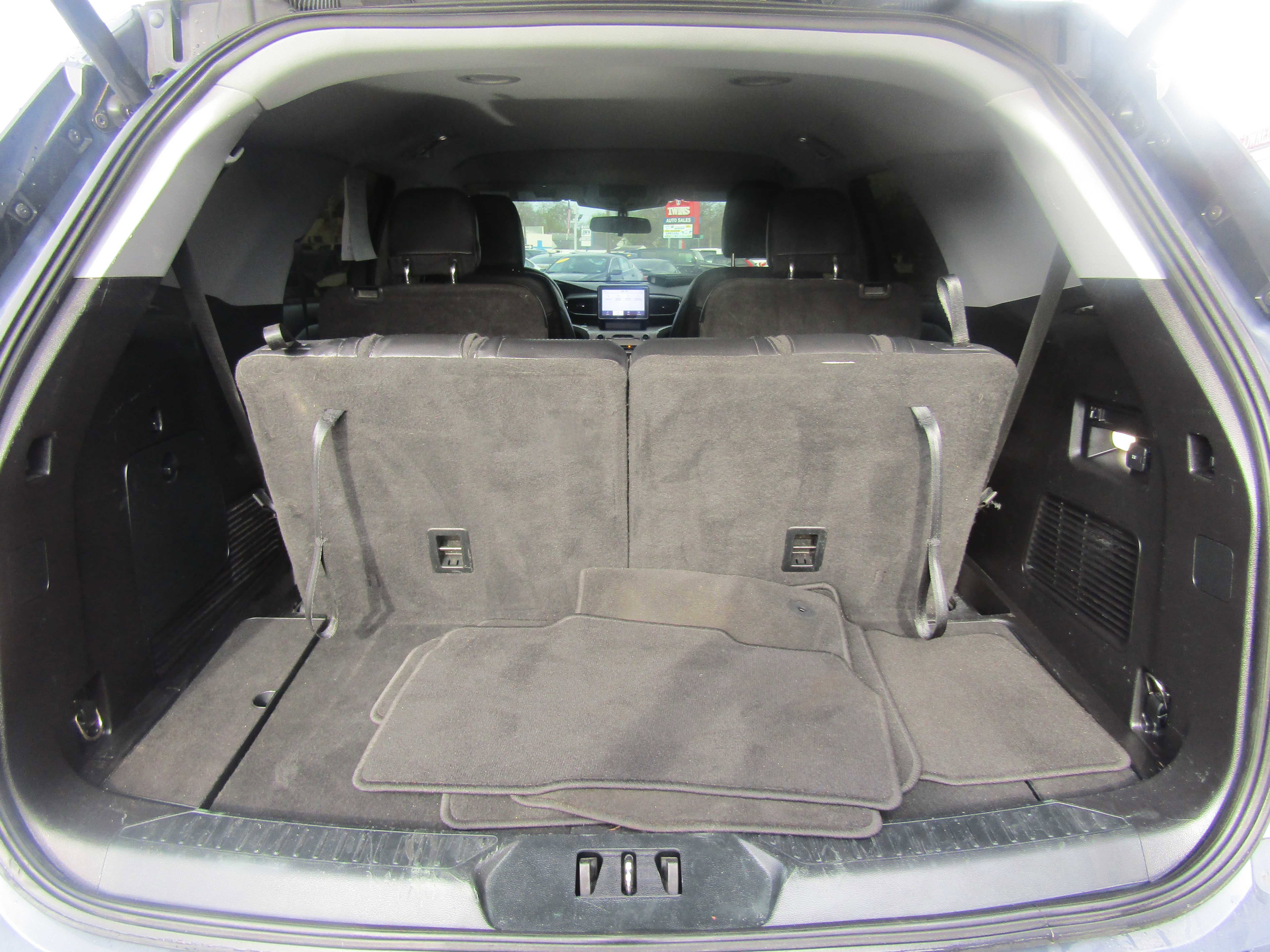 Used 2021 Ford Explorer XLT w/ Equipment Group 202A AWD/4WD image 10