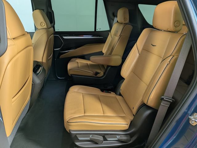 Used 2025 Cadillac Escalade Premium Luxury AWD/4WD image 29