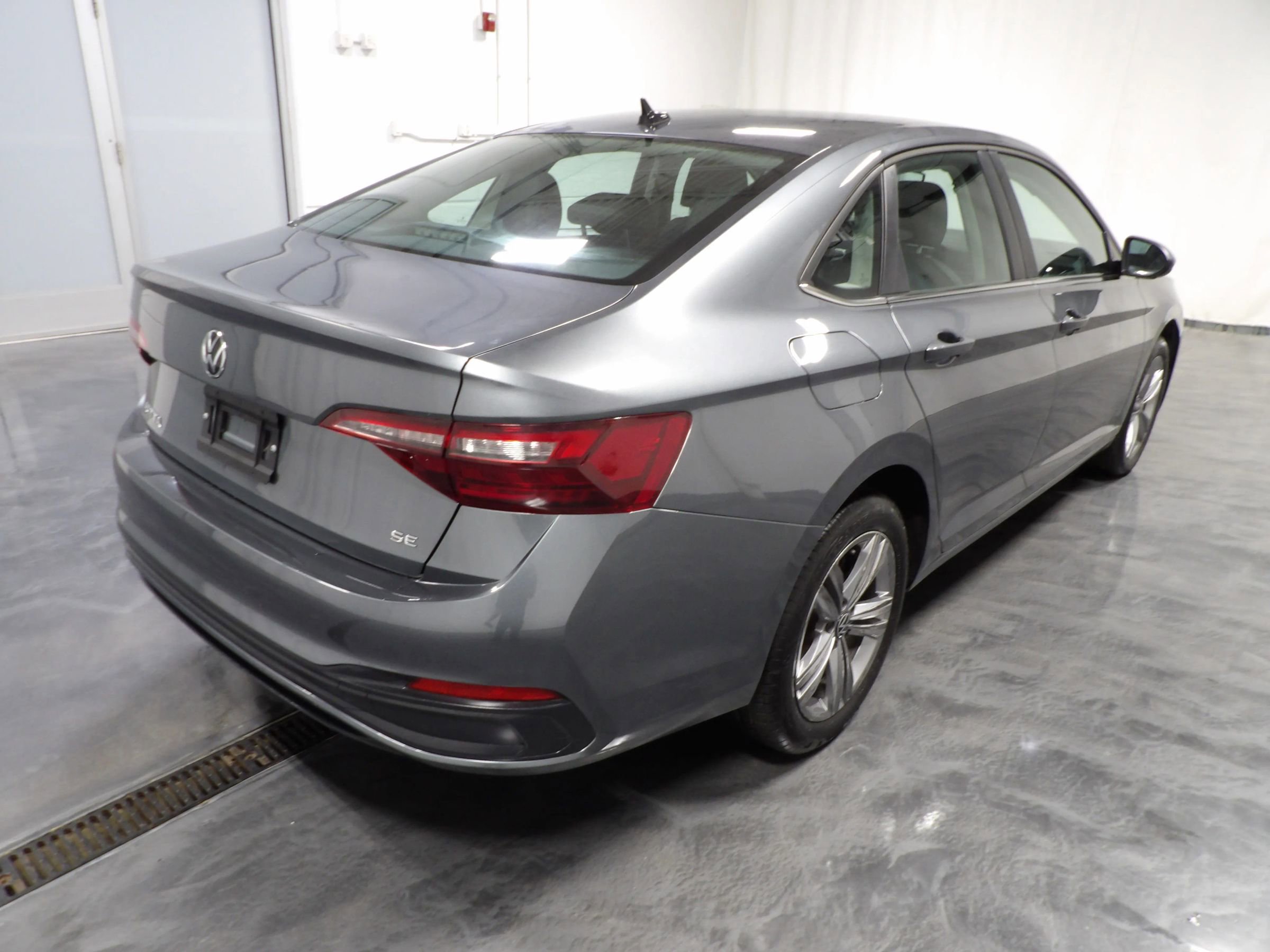 Used 2024 Volkswagen Jetta SE FWD image 4