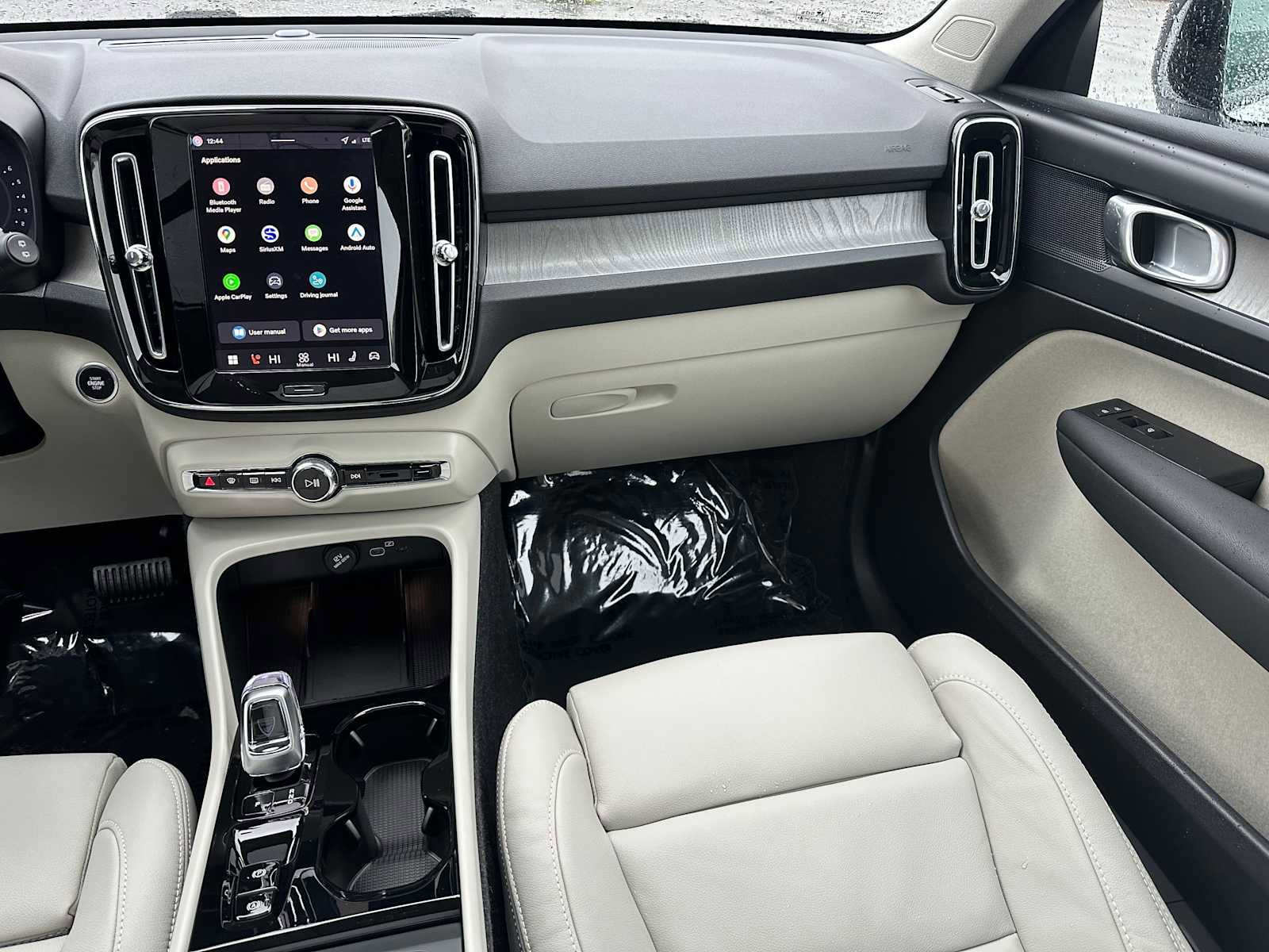 New 2026 Volvo XC40 B5 Plus w/ Protection Package Premier image 18