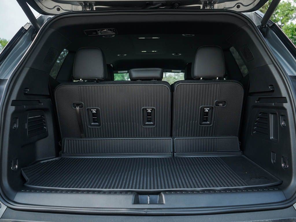 New 2026 GMC Acadia AT4 w/ LPO, Floor Liner Package AWD/4WD image 8