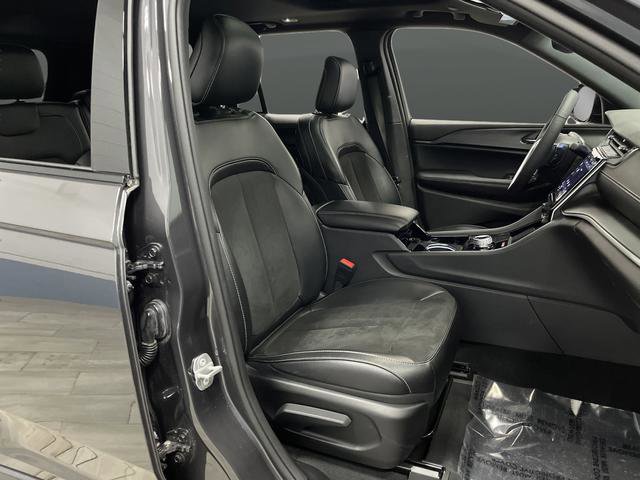 Used 2023 Jeep Grand Cherokee Altitude image 28