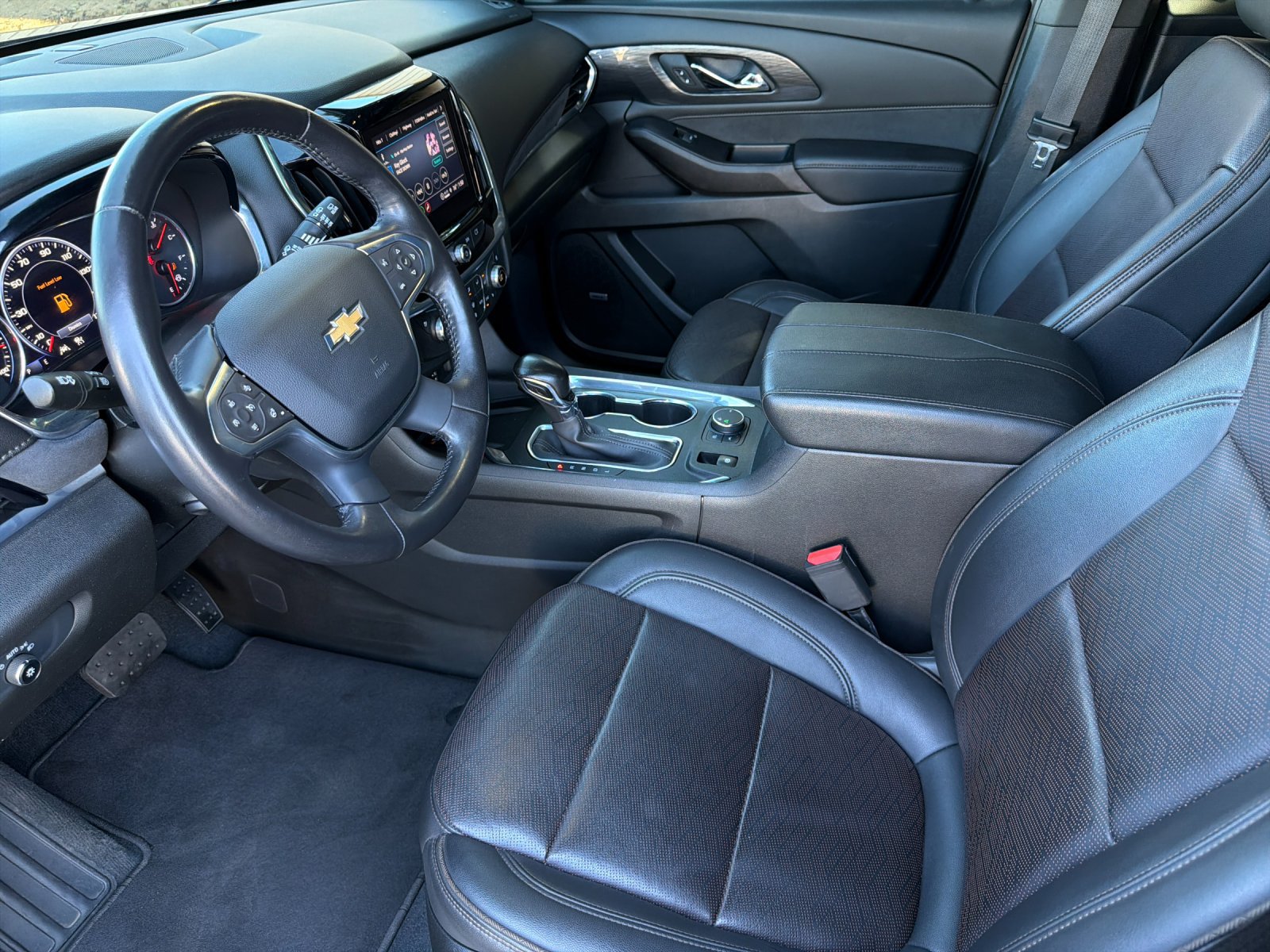 Used 2022 Chevrolet Traverse High Country w/ LPO, 'HIT The Road' Package FWD image 10