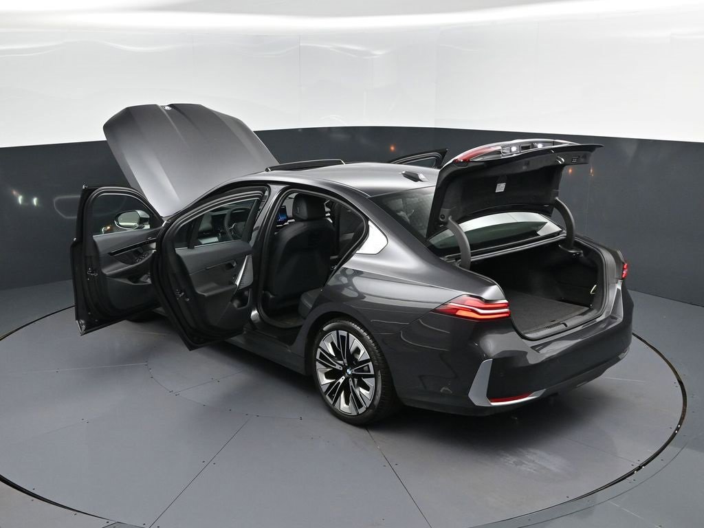 Certified 2024 BMW 530i xDrive image 2