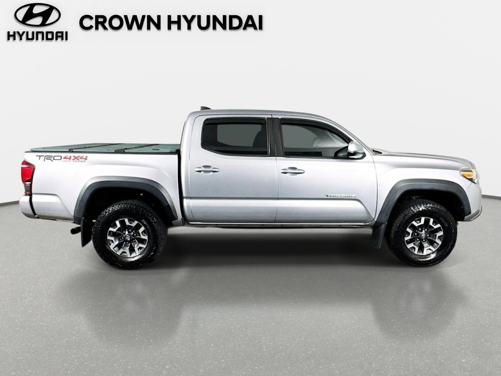 Used 2019 Toyota Tacoma TRD Off-Road w/ Technology Package AWD/4WD image 5