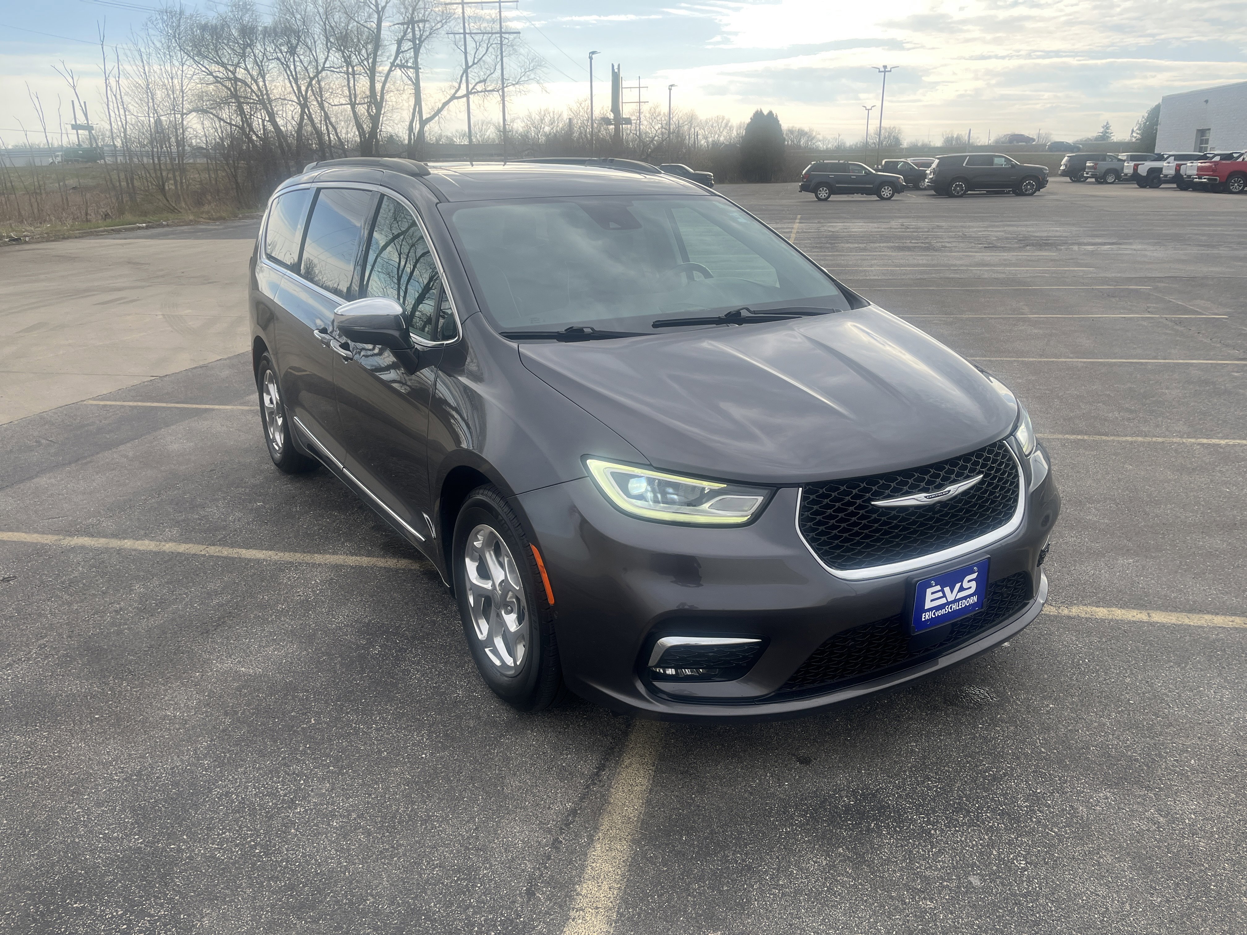 Used 2022 Chrysler Pacifica Limited FWD image 8