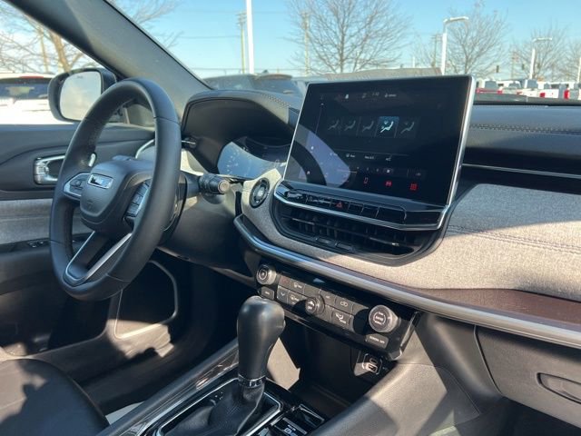 Used 2023 Jeep Compass Latitude image 33