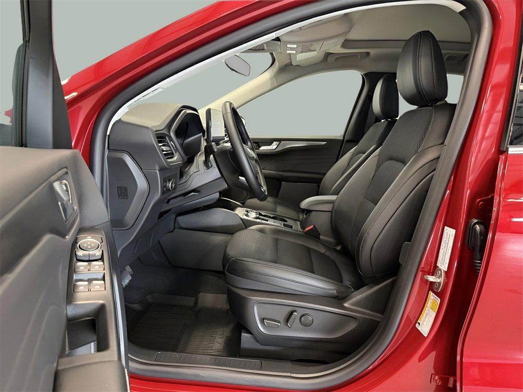 New 2026 Ford Escape SE w/ Class II Trailer Tow Package image 15