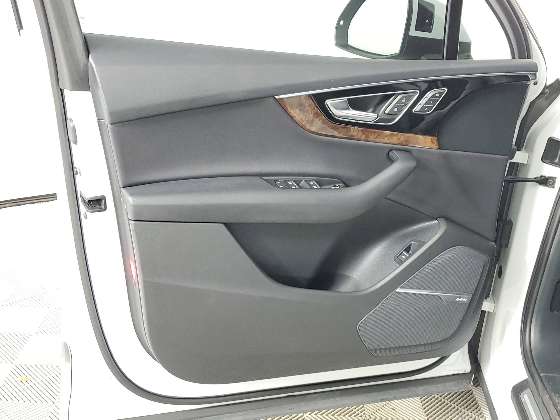 Used 2017 Audi Q7 3.0T Premium Plus image 23